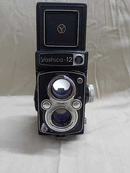 YASHICA - 12 vintage camera 1