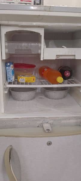 good condition fridge 4