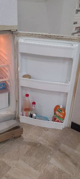 good condition fridge 6