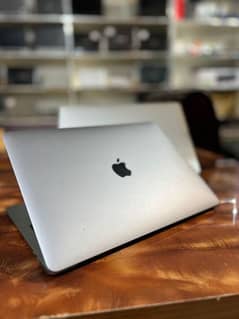MacBook Pro 2017 Touchbar Core i7 [16GB Ram 1000GB SSD) 0