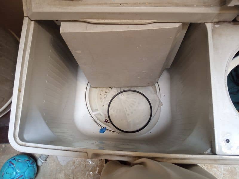Washing Machine Twin tub. 4