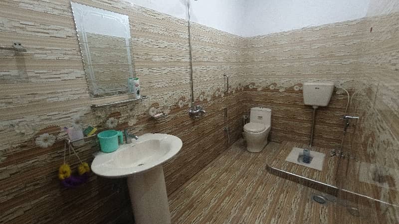 10 Marla House Available For Sale In Mehar Fayaz Colony, 17