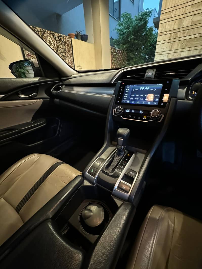 Honda Civic Oriel 1.8 i-VTEC CVT 2018 10