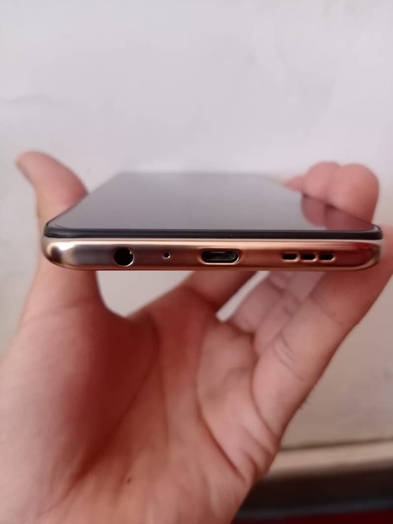 Oppo F11 (6+128)GB with Box and Charger 2