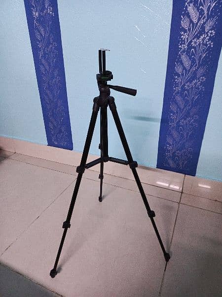 camera stand/tripod 3