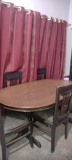 Dining Table like a new condition 0