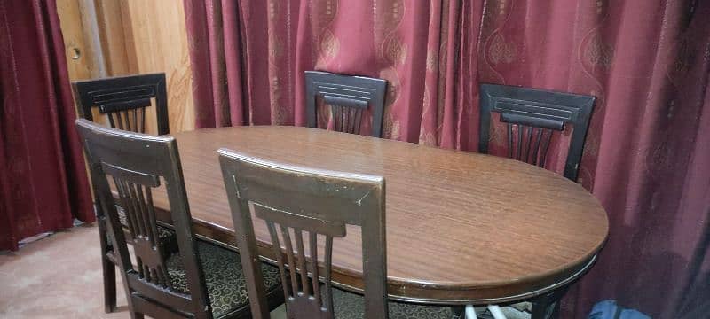 Dining Table like a new condition 1