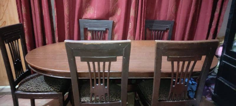 Dining Table like a new condition 2