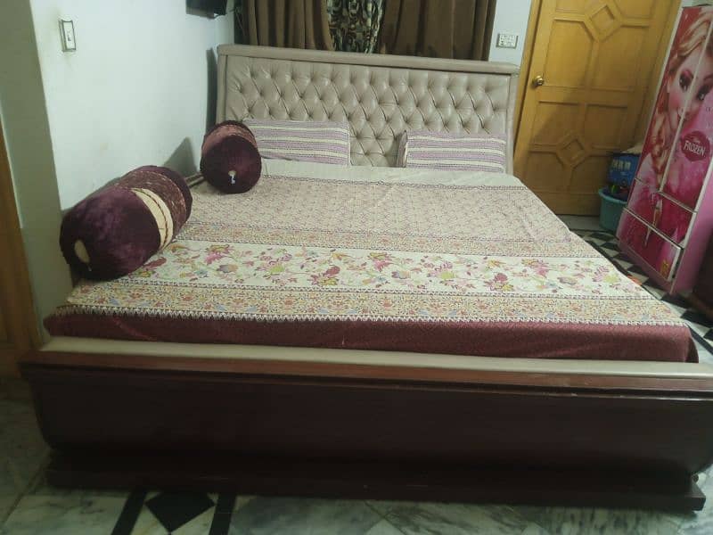 king bed with dressings and side tables 2