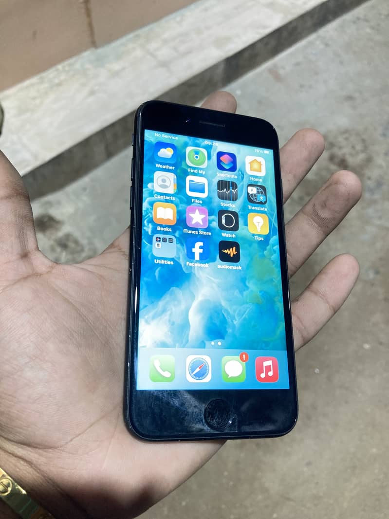 iPhone 7 64gb Good condition not any fult finger ok . . 3