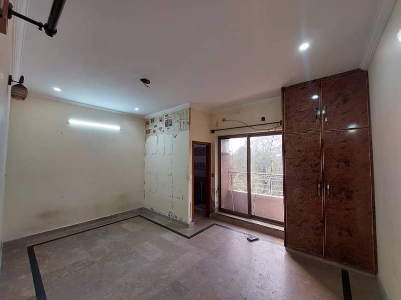 10 Marla Portion For Rent In Pchs Lahore 2