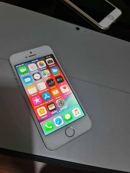 i phone 5s PTA approved 64gb Memory my wtsp nbr 0347-68;96-669 3