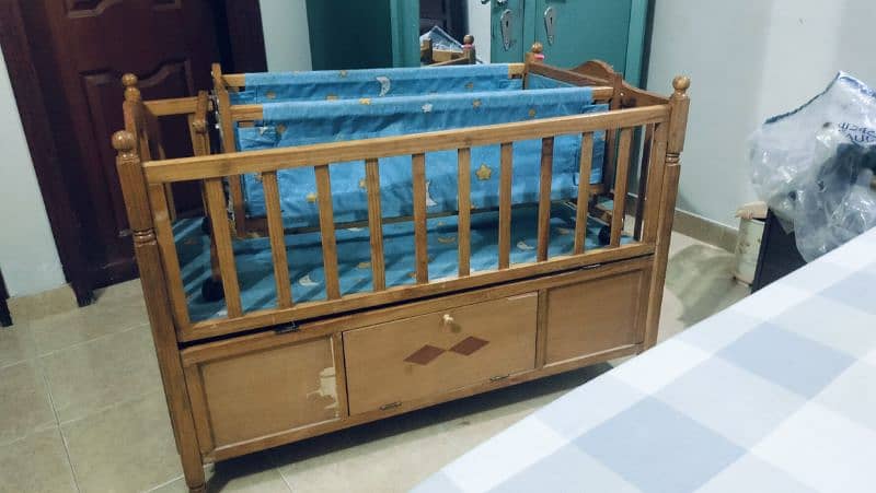 baby cot with mini cot/swing 3