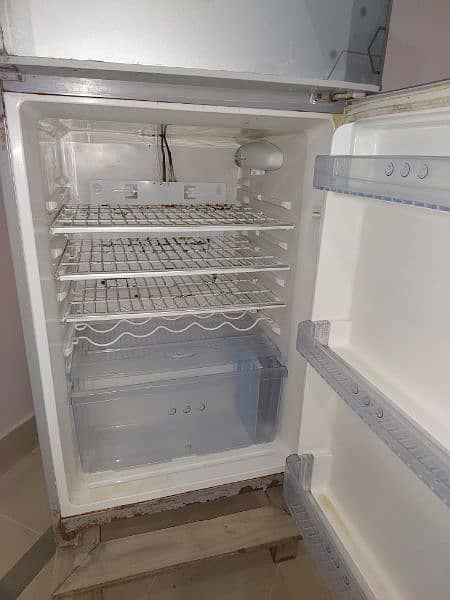 refrigerator 2 door Haier 2