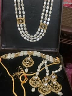 white pearl jewelry set 5pcs.
