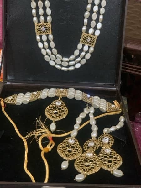 white pearl jewelry set 5pcs. 4