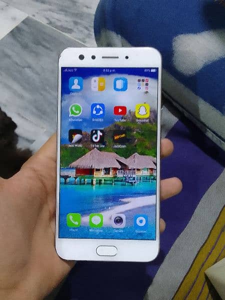 Oppo F3 4/64 dual sim pta approved need cash only urgent sale 4