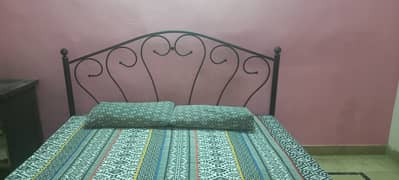 Sturdy Metal Rod Bed Frame and Dressing for Sale - Durable and Strong