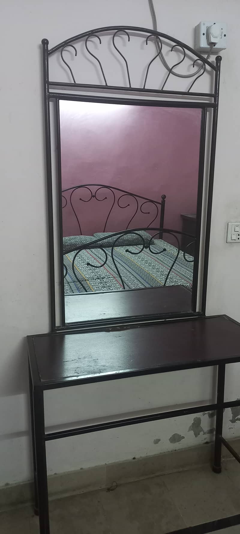 Sturdy Metal Rod Bed Frame and Dressing for Sale - Durable and Strong 3