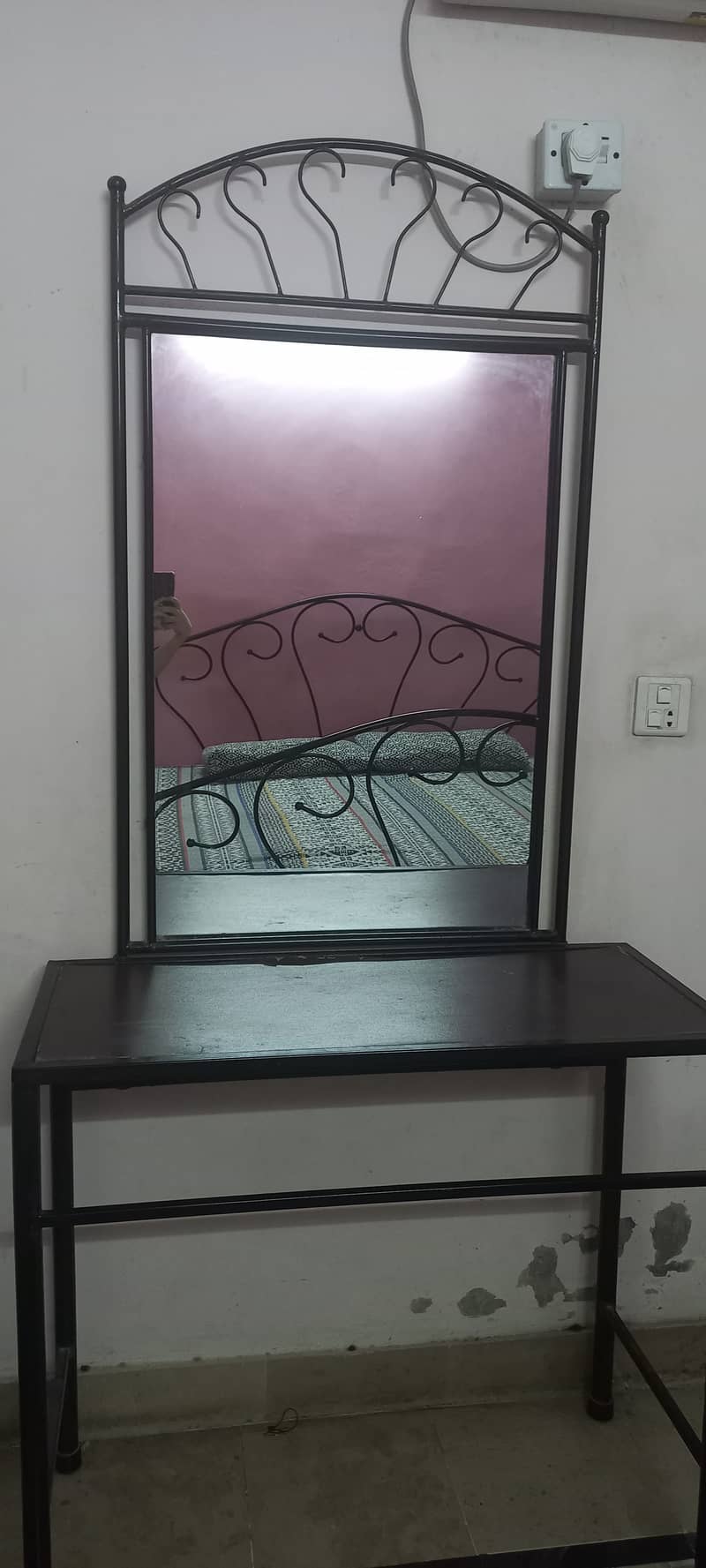 Sturdy Metal Rod Bed Frame and Dressing for Sale - Durable and Strong 4