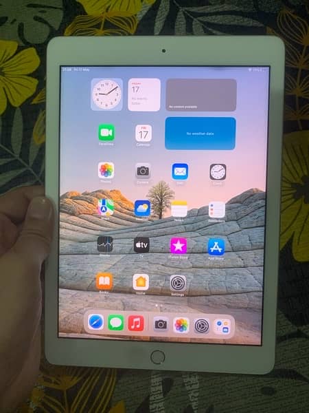 Apple Ipad 5th gen 32gb good condition available for sale 1