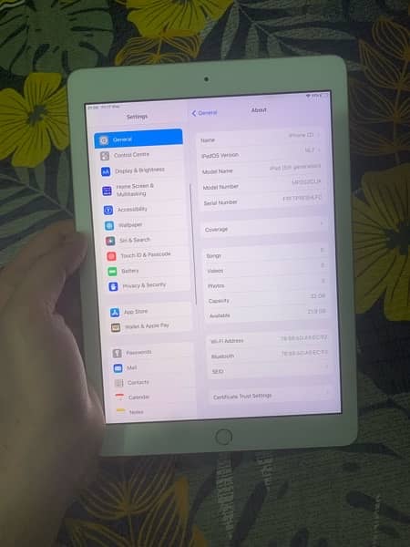 Apple Ipad 5th gen 32gb good condition available for sale 3