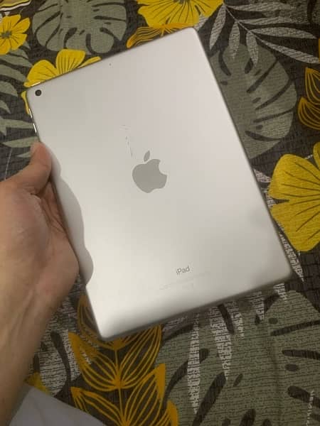 Apple Ipad 5th gen 32gb good condition available for sale 4