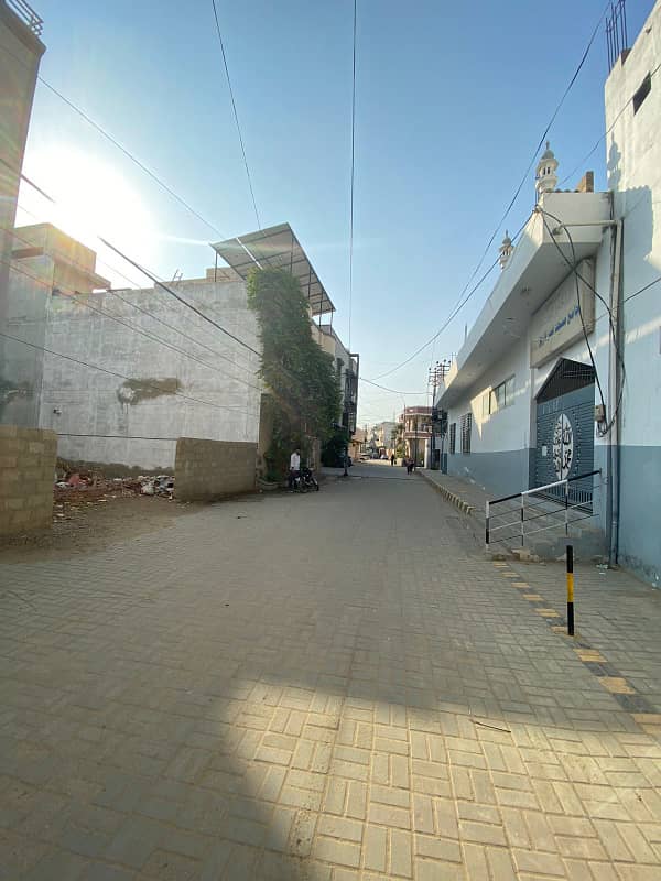 LEASED PLOT 150 SQ YARD WITH ALL AMENITIES IN GULISTAN E JAUHAR BLOCK 9 4