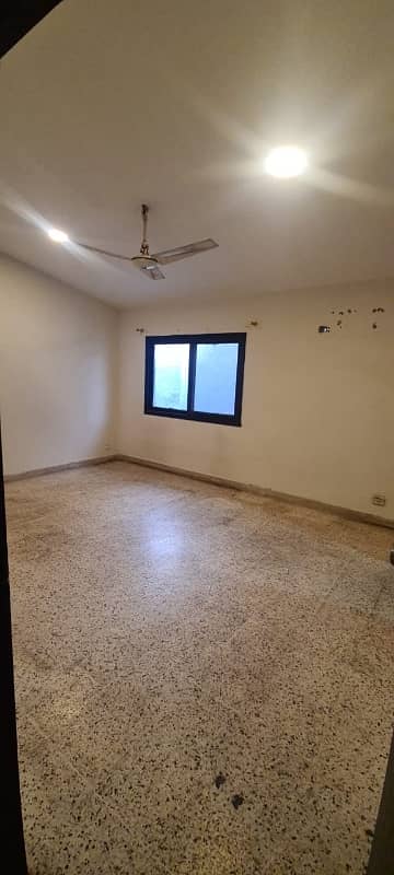 Clifton 500 Yards Bungalow For Rent 14
