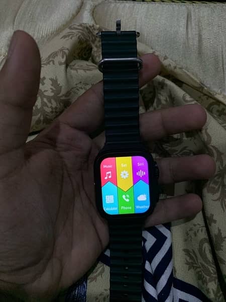 X8 Ultra smart watch Always on display watch used like new 4