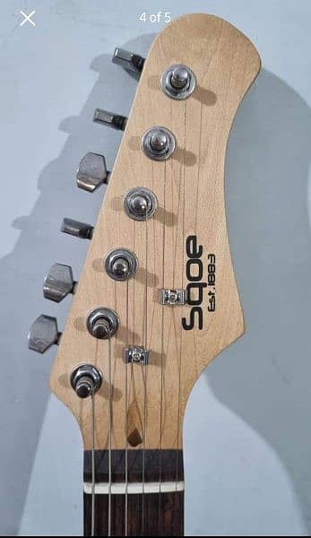 Sqoe Guitar with padded bag 3