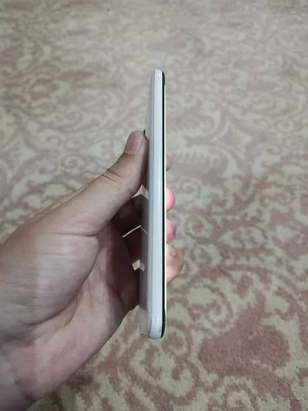 Google pixel 3 back cracked with pouch 1