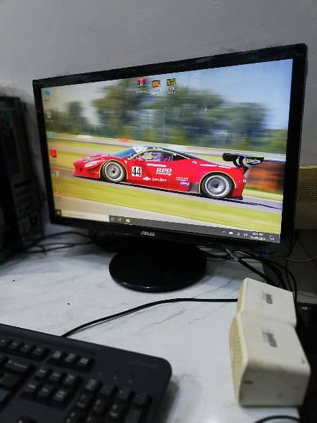 17, 19, 22, 23 & 24 inches LCD/LED Monitors in A+ Condition UAE Import 18