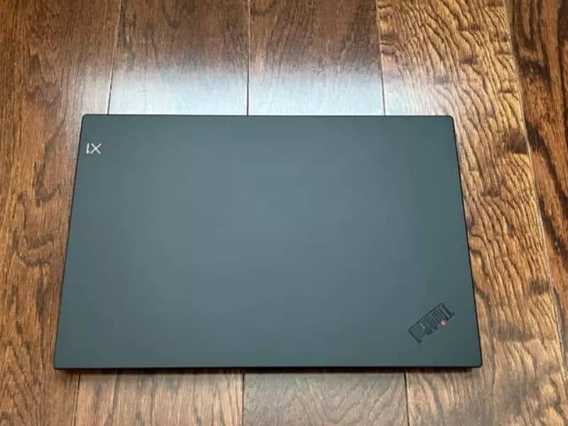 Lenovo Thinkpad X1 Carbon Gen 8 
Intel Core i7- 10th Generation 3