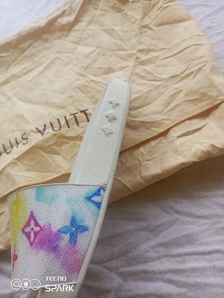 Louis Vuitton lv monogram 4