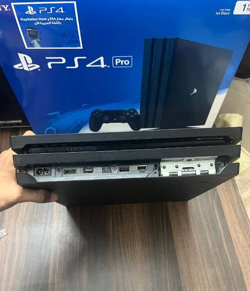 Playstation 4 pro 1 TB with Boxes 3