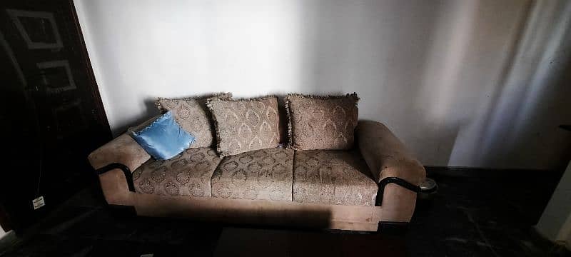6 seater sofa in good condition 1
