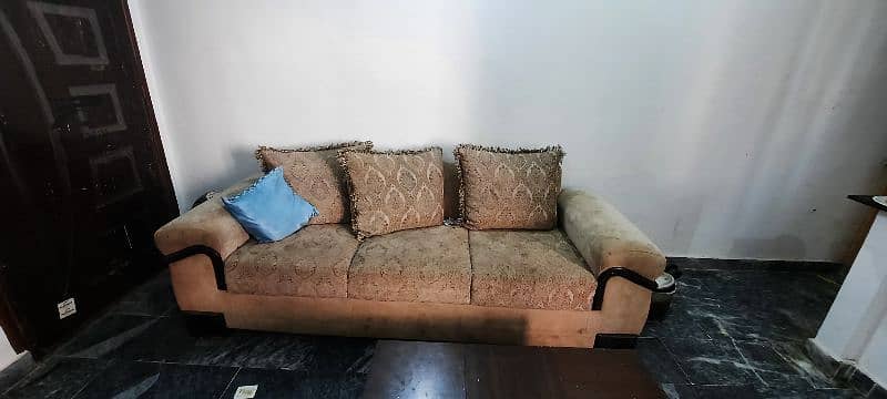 6 seater sofa in good condition 2