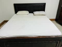King Size Bed (Mattress & Pillow free) 0