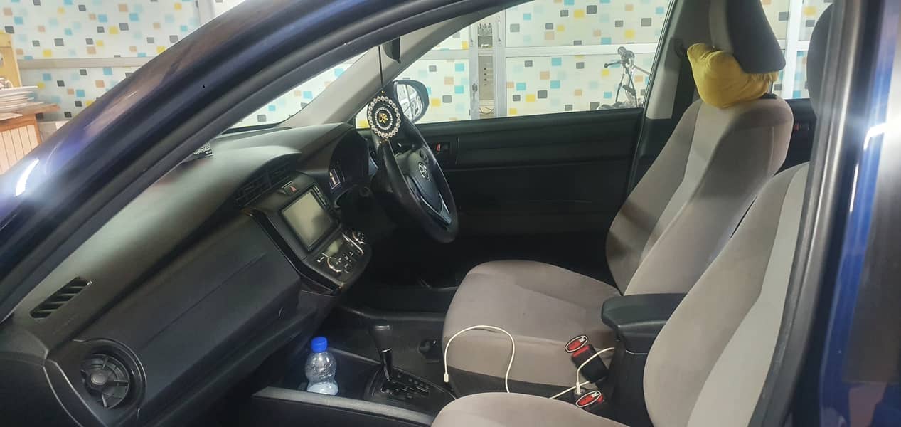 Toyota Corolla Axio Hybrid 1.5 2015 14