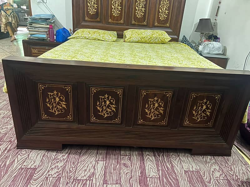 Luxurious Chinioti wooden bed for sale made up of 100% solid wood 1