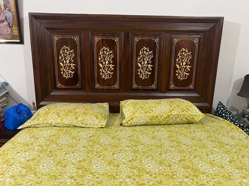 Luxurious Chinioti wooden bed for sale made up of 100% solid wood 2