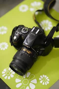 NIKON D5200 + 18-55 lens + Charger