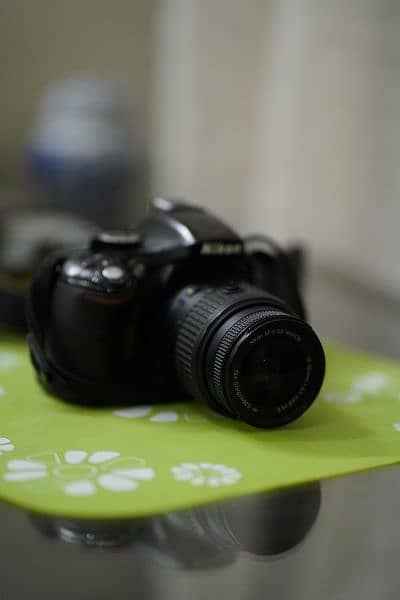 Nikon D5200 + 18-55 lens + Charger 3