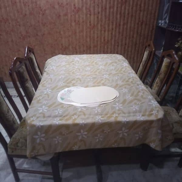 Dainig Table For Sale Good Condition 1