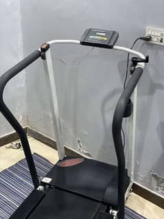 AC motorised treadmill 0