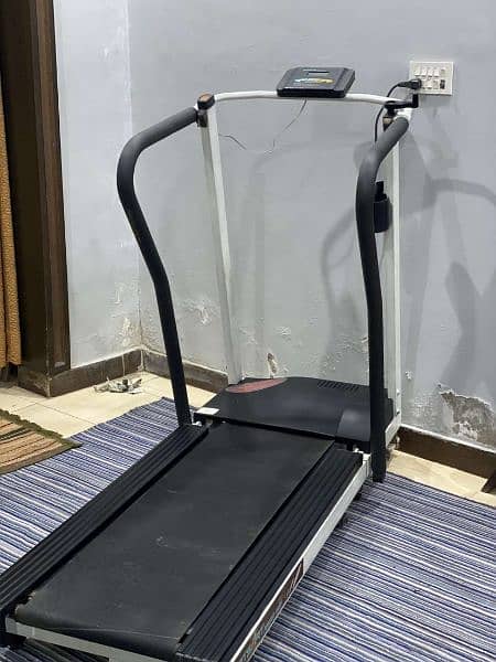 AC motorised treadmill 1