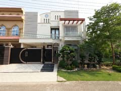 Get An Attractive Near to Park House In Lahore Under Rs. 47000000 0