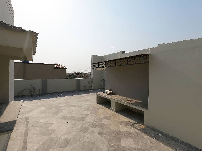 Get An Attractive Near to Park House In Lahore Under Rs. 47000000 41