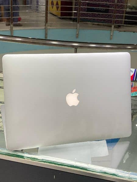 Apple MacBook Pro 2014 15 INCH retina display 2